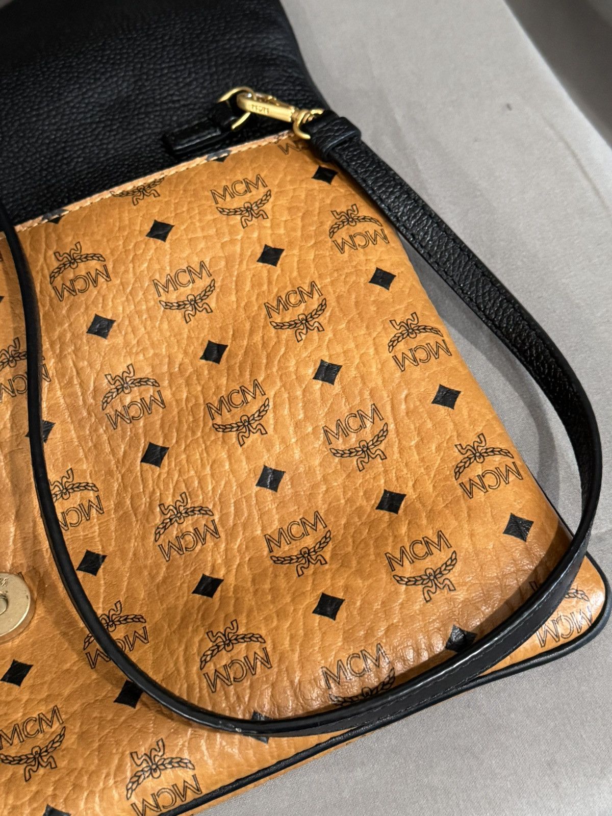 MCM MCM Corina Visetos Foldover Crossbody MYZTSCNO2BKO01 Size ONE SIZE - 9 Thumbnail