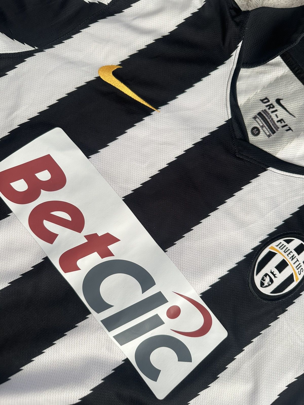 Nike Nike Juventus 2010-2011 Home Jersey Vintage Betclic Size US M / EU 48-50 / 2 - 9 Thumbnail