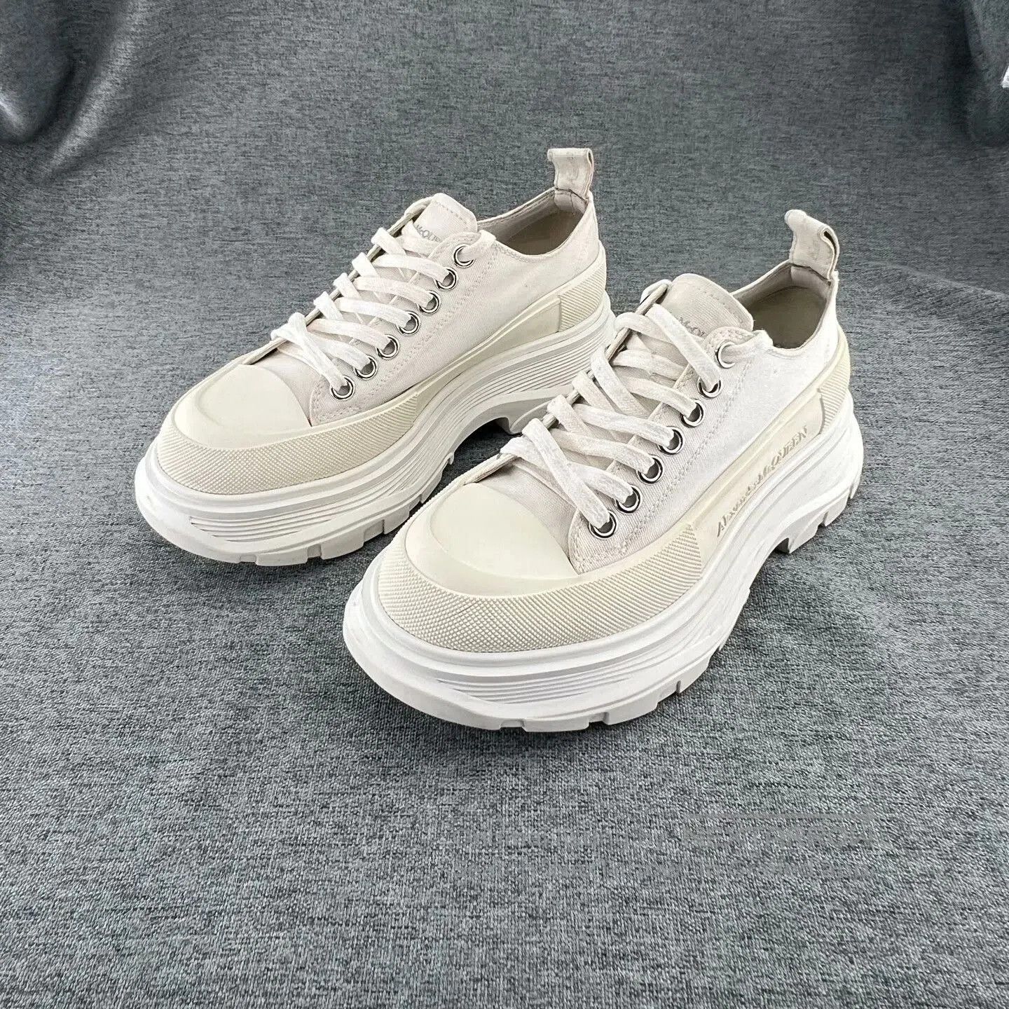 Alexander McQueen Alexander McQueen Low-Top Sneakers. Size US 5 / IT 35 - 1 Thumbnail