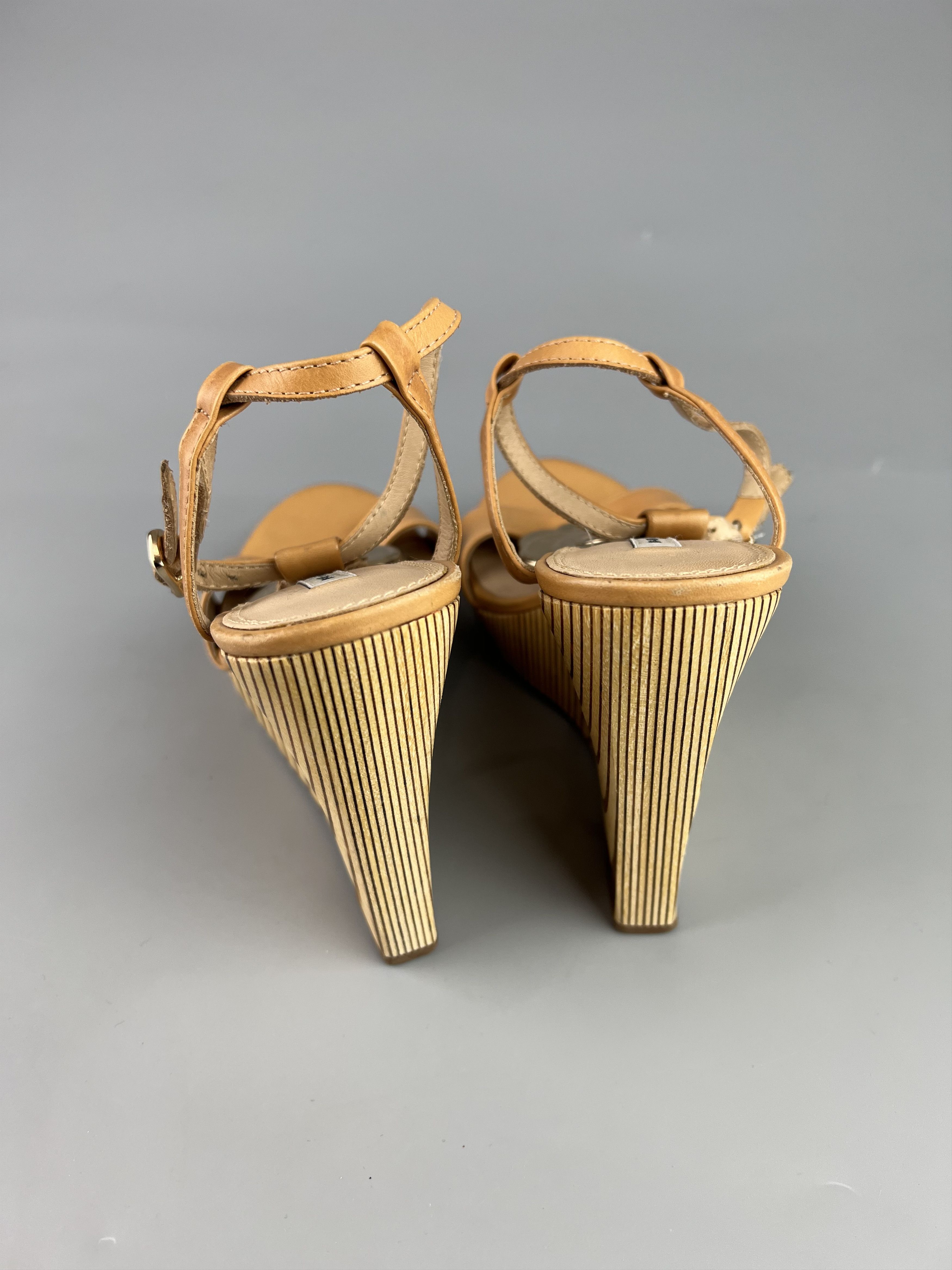 Diane von Furstenberg Diane Von Furstenberg Platform Wedge Wood Heels Size 7 Size US 7 / IT 37 - 3 Thumbnail