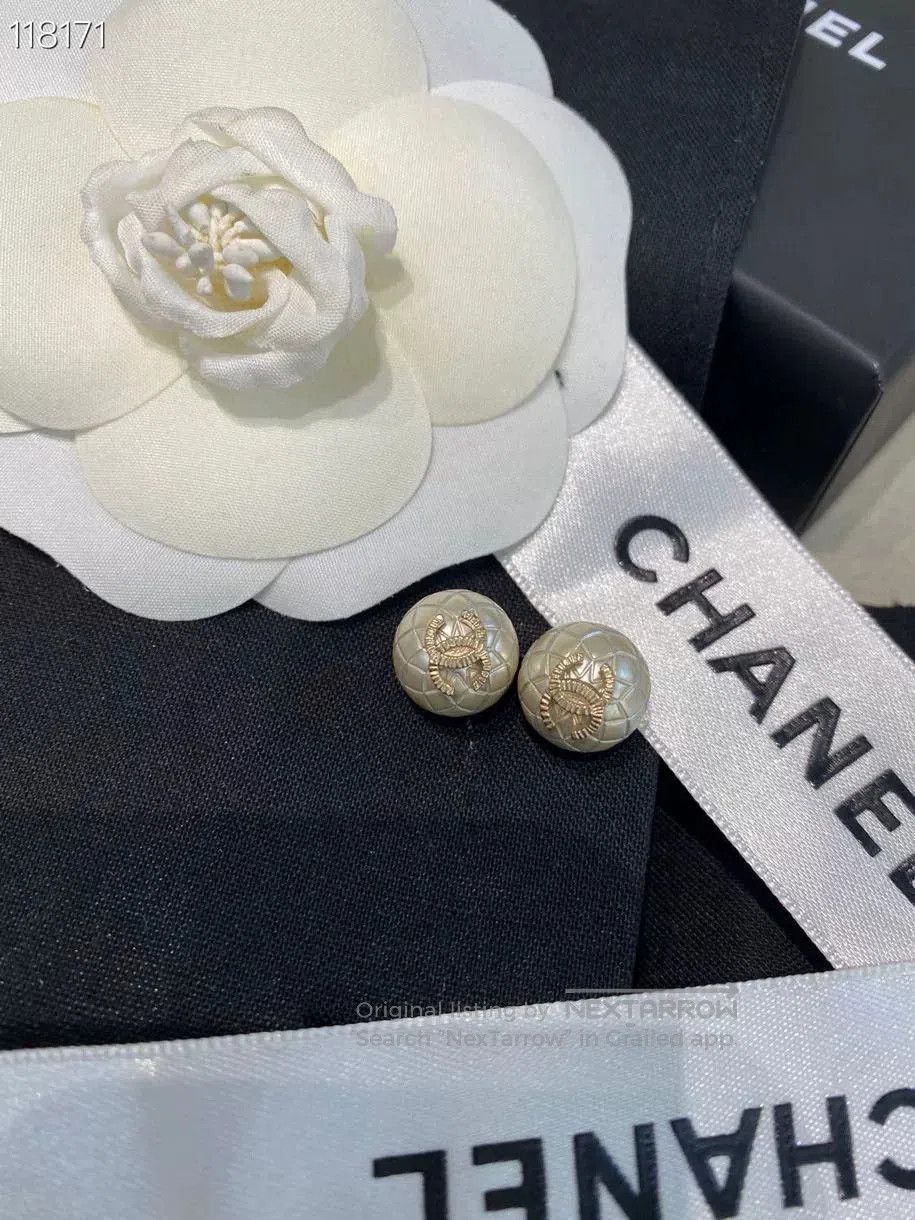 Chanel Chanel Limited Edition Pearl Double C Earrings. Size ONE SIZE - 1 Thumbnail