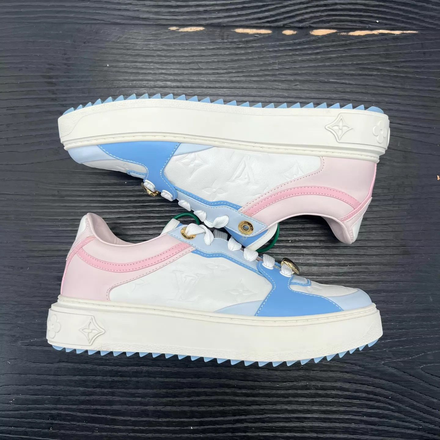 Louis Vuitton Louis Vuitton TimeOut women's white-pink-blue36.5 Size US 6 / IT 36 - 3 Thumbnail