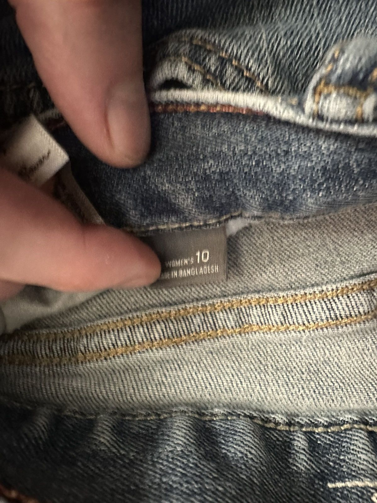 Eddie Bauer Boyfriend fit Eddie Bauer light wash denim Size 32" / US 10 / IT 46 - 6 Thumbnail