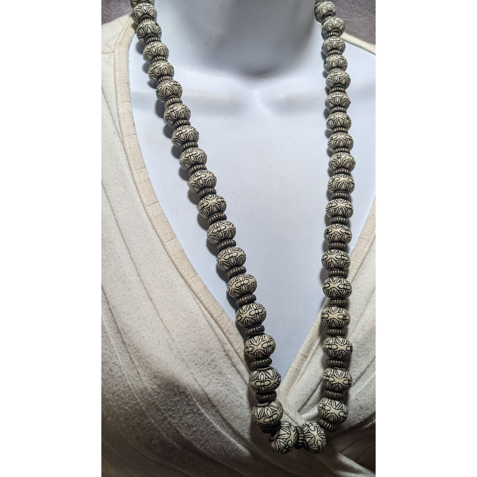 Other Rustic White And Silver Floral Beaded Necklace Size ONE SIZE - 3 Thumbnail