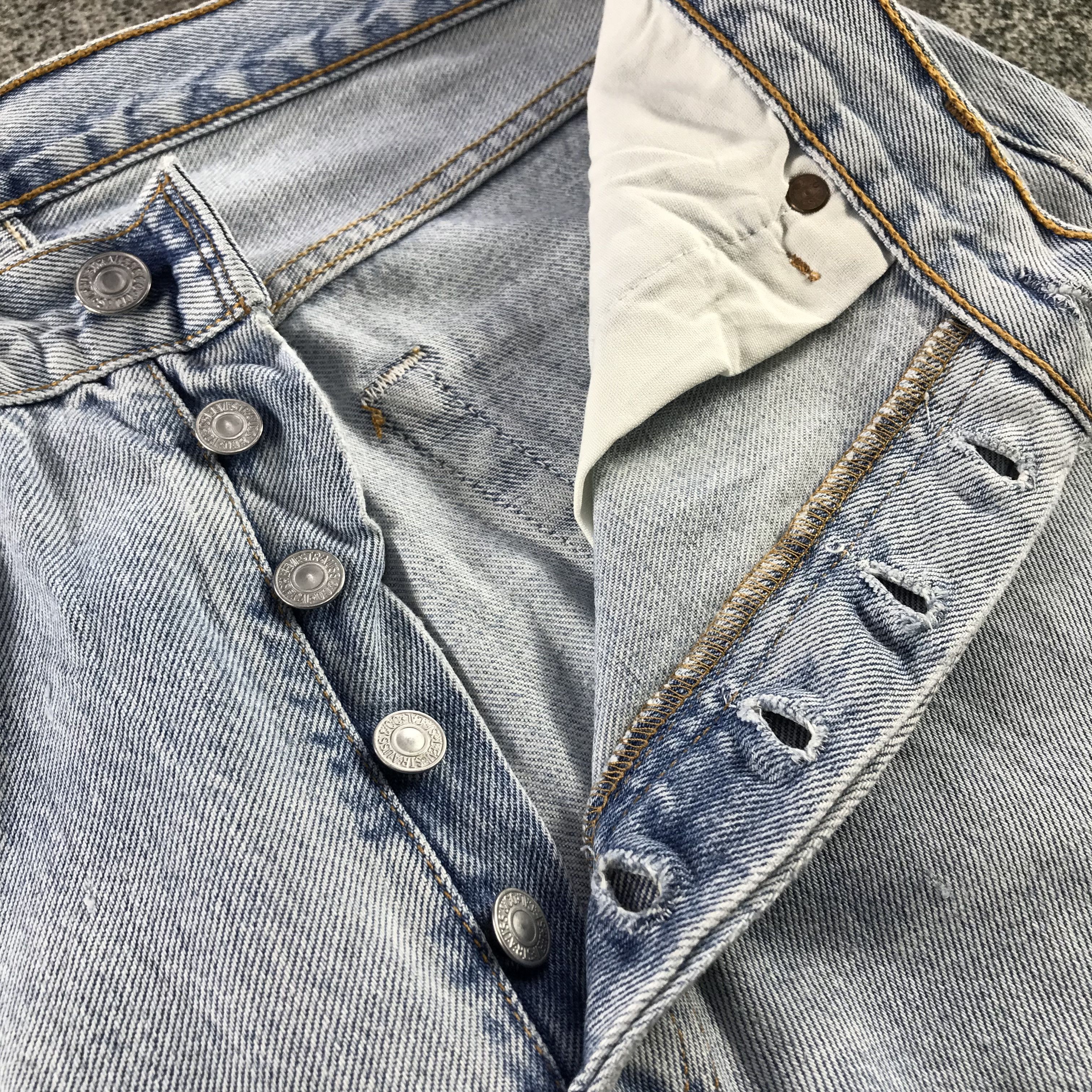 Levi's Vintage 90s Levis 501 Jeans Light wash Denim KJ3348 Size US 32 / EU 48 - 11 Thumbnail