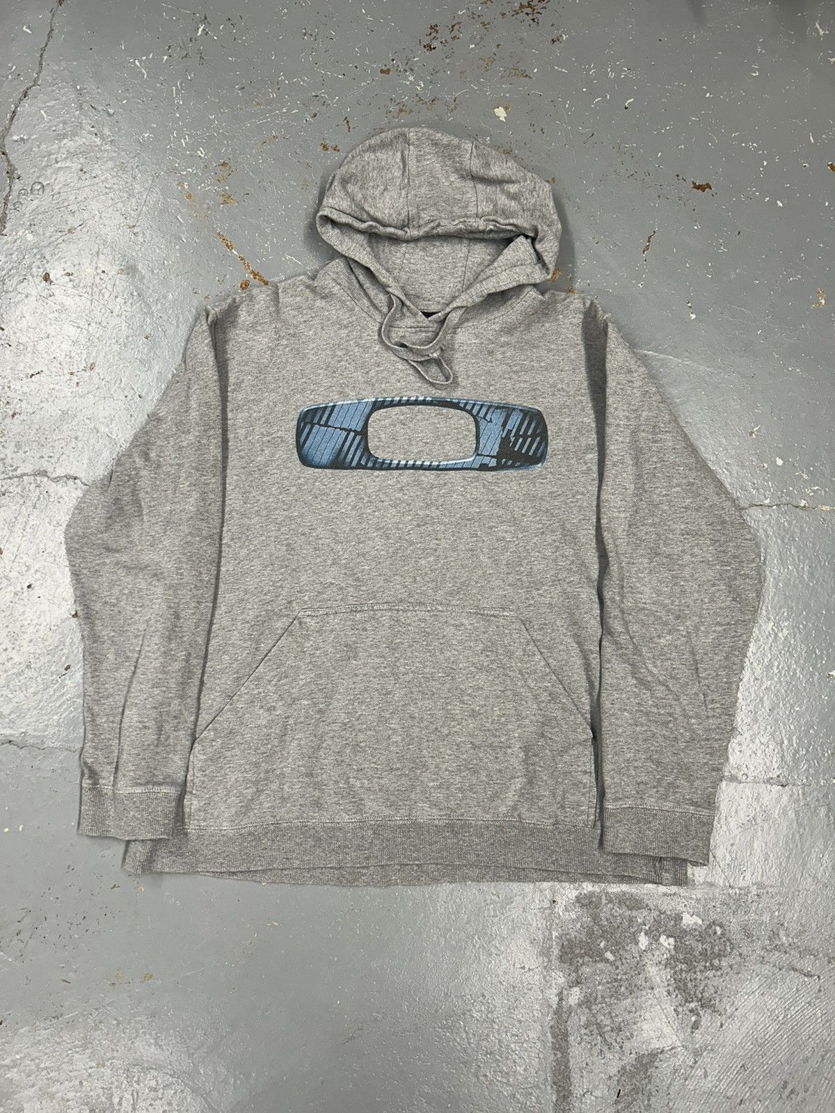Oakley × Vintage CRazy Vintage Y2K Essential Grey Oakley Logo Pullover Hoodie Size US L / EU 52-54 / 3 - 1 Thumbnail