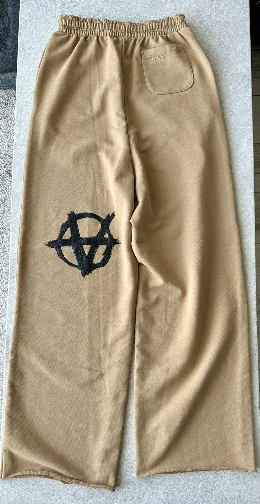 Vetements Vetements Anarchy Wide Leg Sweatpants Caramel S Fits L-XL Size US 34 / EU 50 - 2 Thumbnail