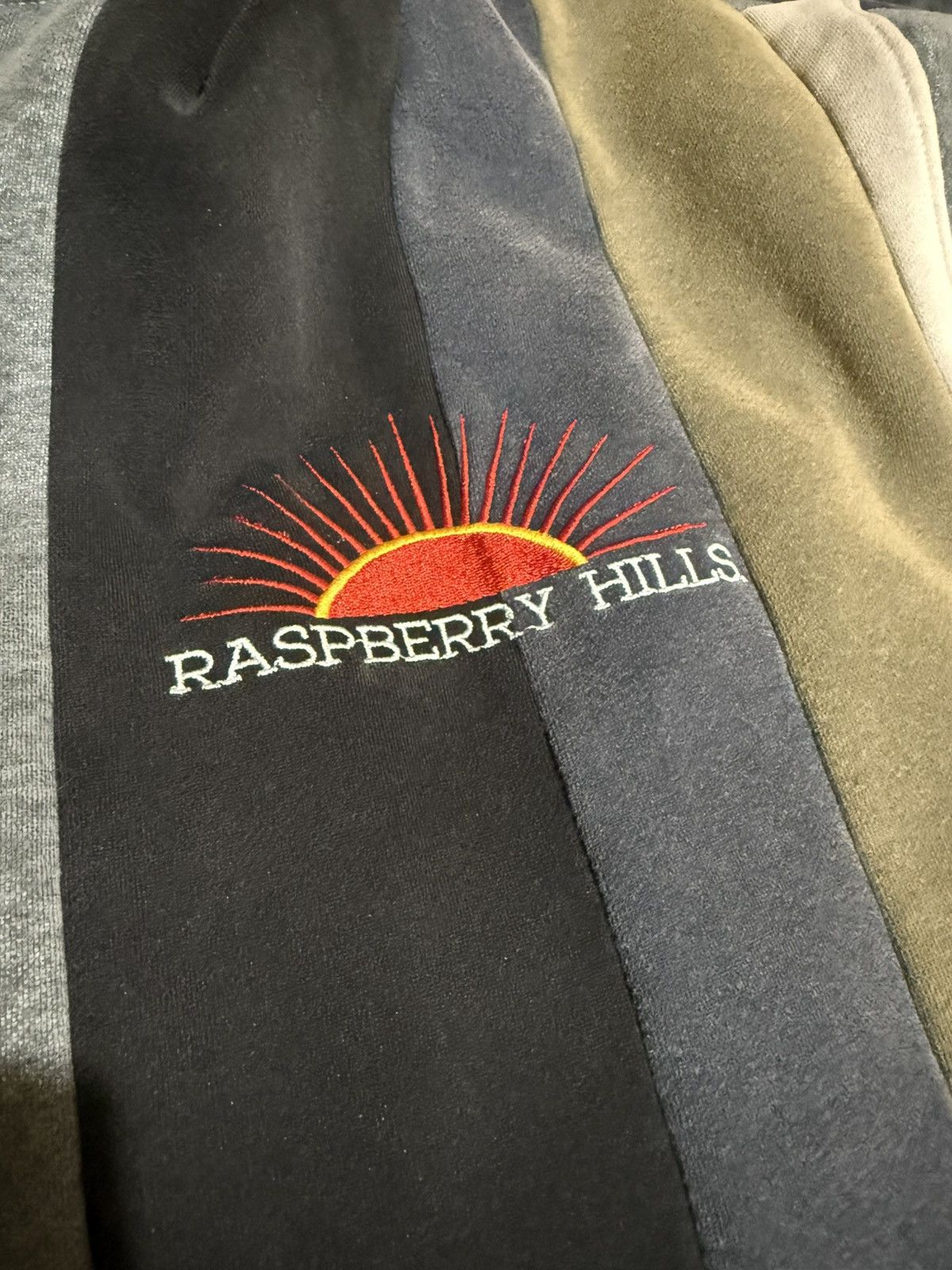The GV Gallery GV Gallery Raspberry Hills bonsai zip up hoodie Size US S / EU 44-46 / 1 - 4 Thumbnail