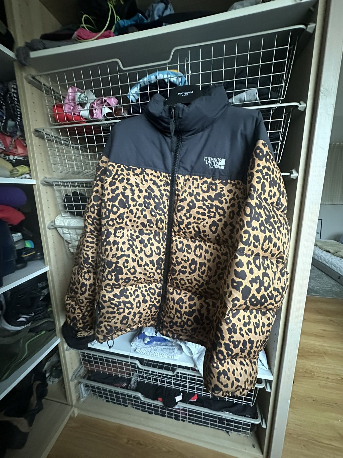 Vetements Vetements leopard puffer jacket Size US L / EU 52-54 / 3 - 1 Thumbnail