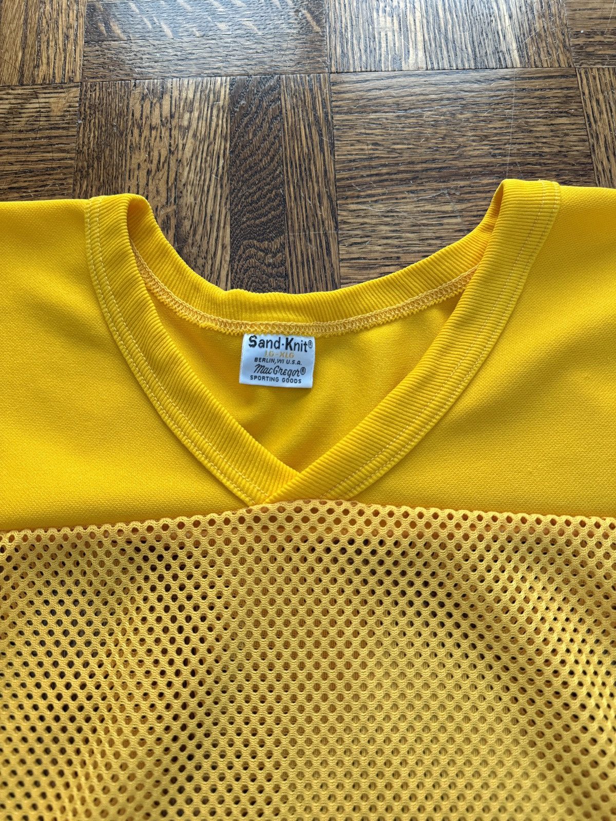 Vintage Vintage 80s Macgregor Mesh Cropped Football Practice Jersey Size US L / EU 52-54 / 3 - 2 Thumbnail