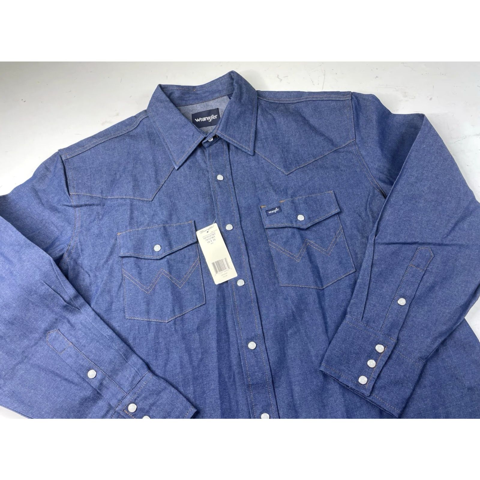 Wrangler VINTAGE Wrangler Shirt Mens 18x35 Blue Denim Pearl Snap Cowboy Cut Work Western Shirt Size US XXL / EU 58 / 5 - 2 Thumbnail