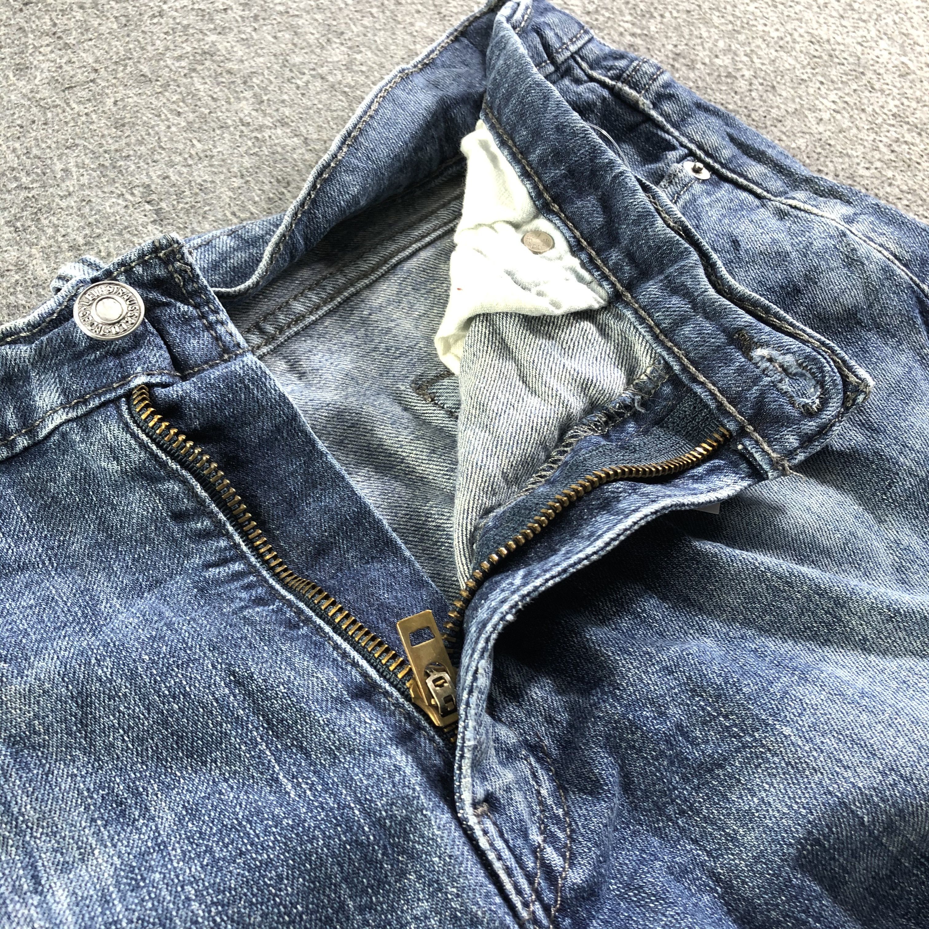 Levi's Vintage Blue Wash Levis Jeans-J4209 Size US 33 - 7 Thumbnail