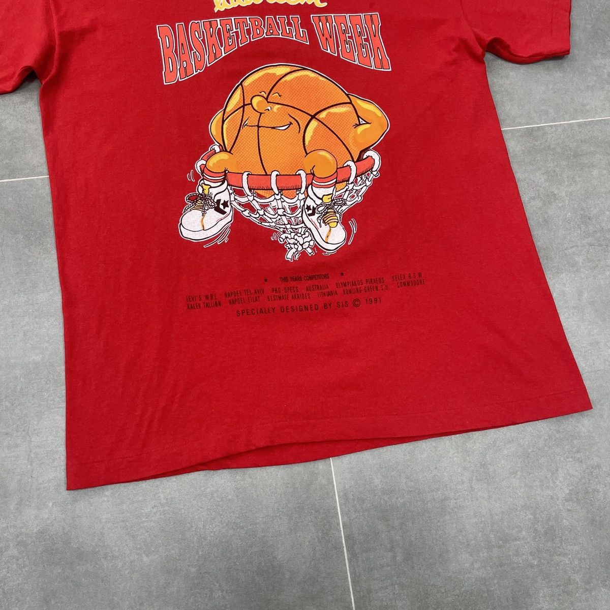Vintage Vintage 10th Haarlem Basketball Week 1991 T-Shirt Size XL Size US XL / EU 56 / 4 - 4 Thumbnail