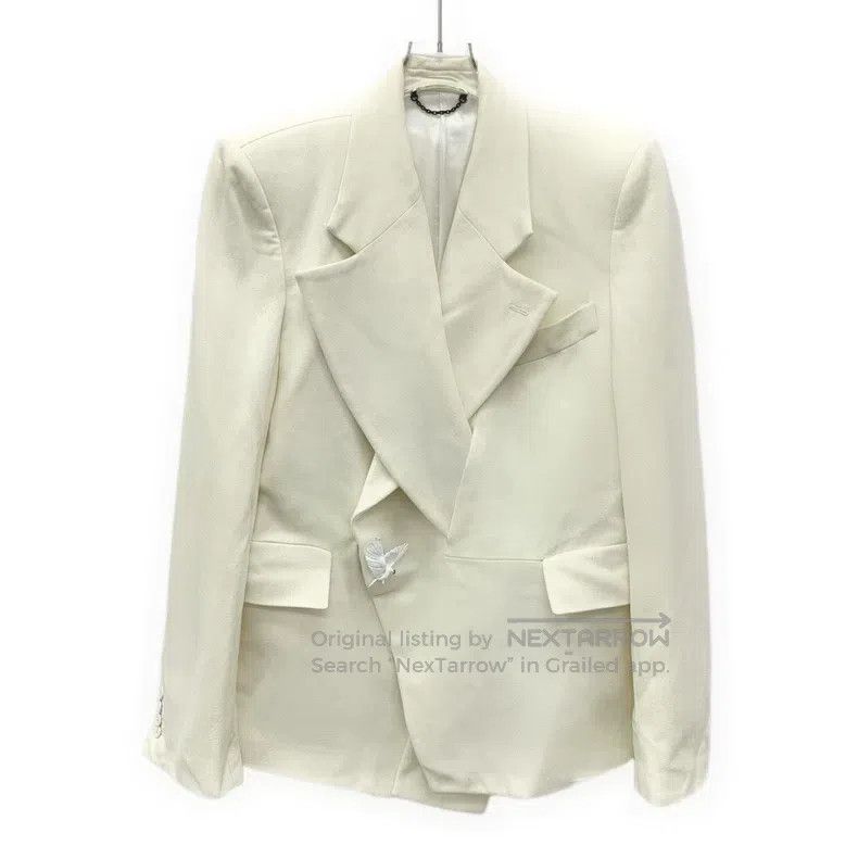 Louis Vuitton Louis Vuitton 22 Off-White Peace Dove Wool Lapel Irregular Size US S / EU 44-46 / 1 - 1 Thumbnail
