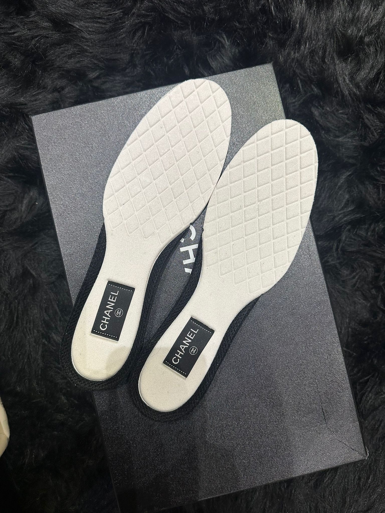 Chanel Chanel CC Sneakers Size US 11.5 / EU 44-45 - 7 Thumbnail