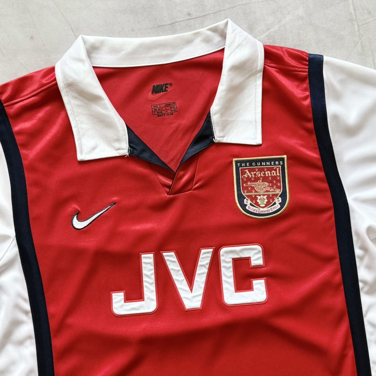Vintage Vintage Nike Arsenal 1998-99 Home Shirt Jersey Tee Y2K Size US S / EU 44-46 / 1 - 2 Thumbnail