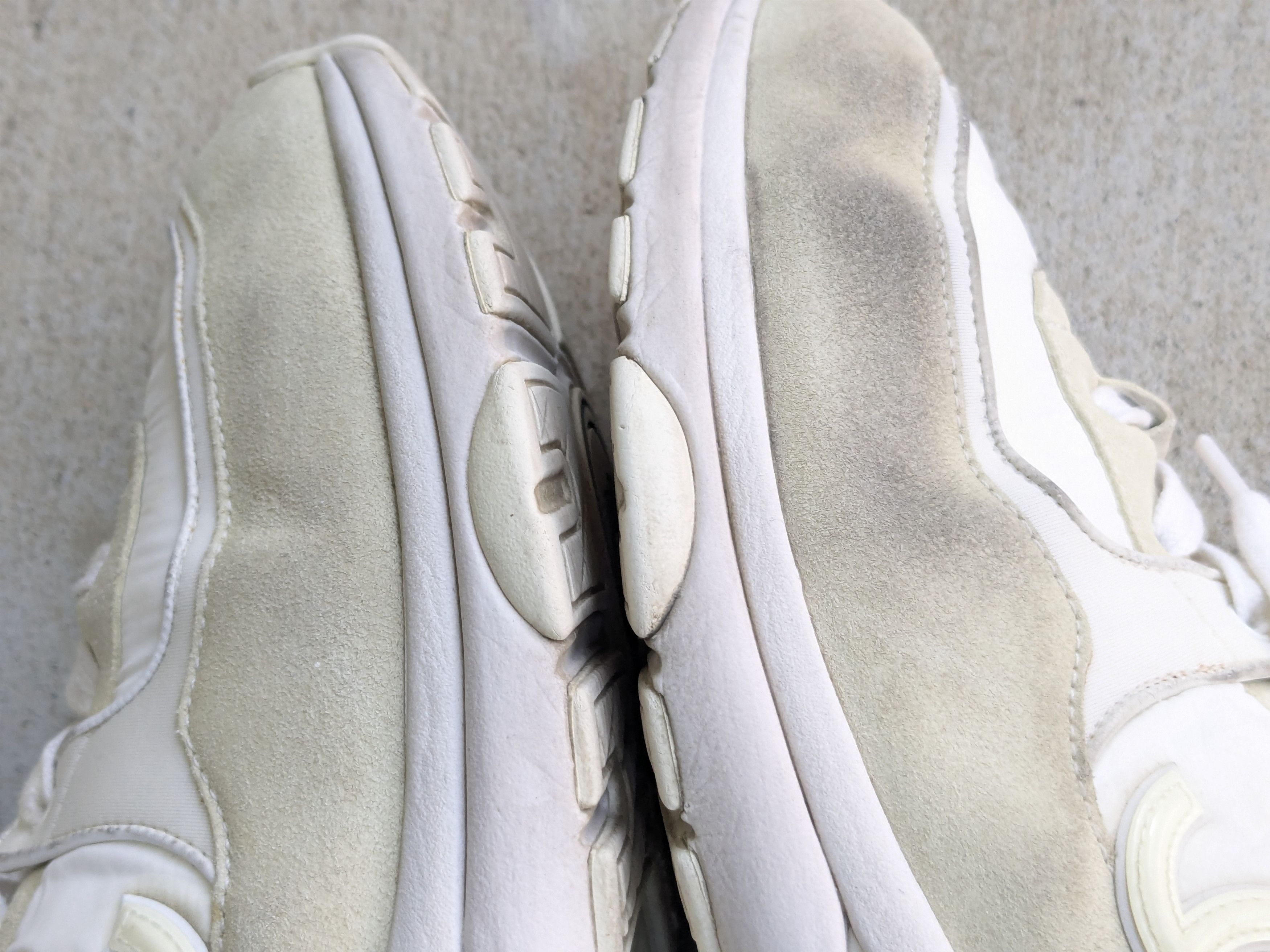 Chanel Chanel CC Logo Runners Sneakers White Cream 9 42 Suede Size US 9 / EU 42 - 8 Thumbnail