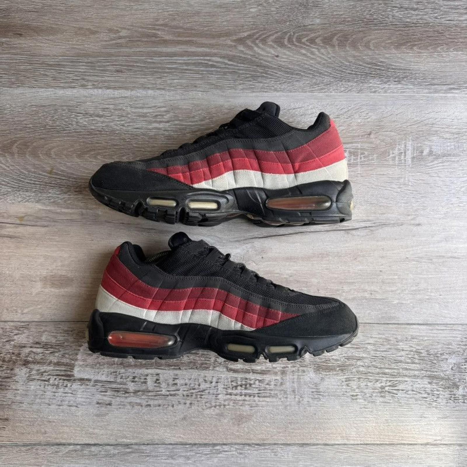 Nike NIKE • Air Max '95 "Black" (12M) Size US 12 / EU 45 - 3 Thumbnail