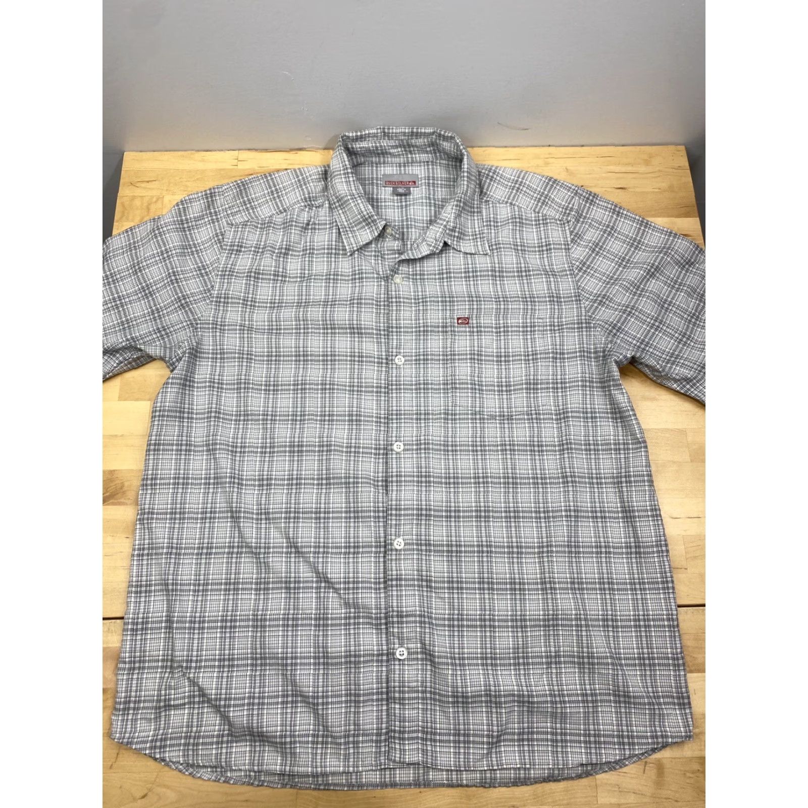 Quiksilver Quiksilver Button-Up Shirt L Gray Plaid Casual Beach Surf Skate Men Regular Short Sleeve Shirt Size US L / EU 52-54 / 3 - 2 Thumbnail