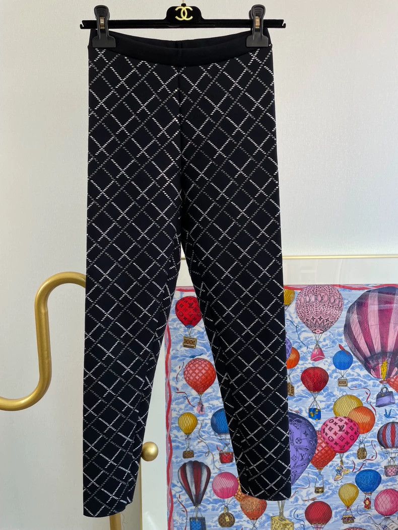 Chanel Chanel Diamond check logo printed elastic pants Size 24" / US 00 / IT 34 - 1 Thumbnail