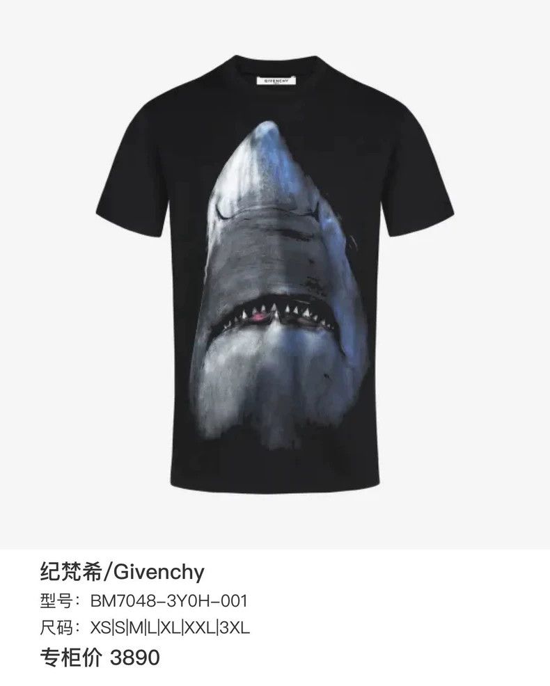Givenchy Givenchy Shark short-sleeve S1122 Size US M / EU 48-50 / 2 - 6 Thumbnail