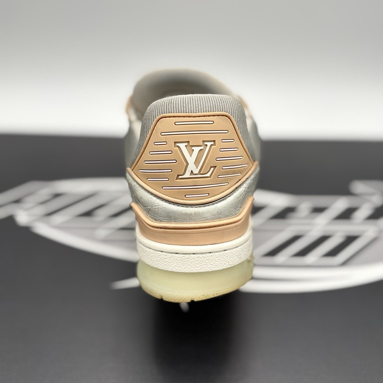 Louis Vuitton (7-7.5 US) Louis Vuitton Trainer ' Metallic, Beige ' Size US 7 / EU 40 - 3 Thumbnail