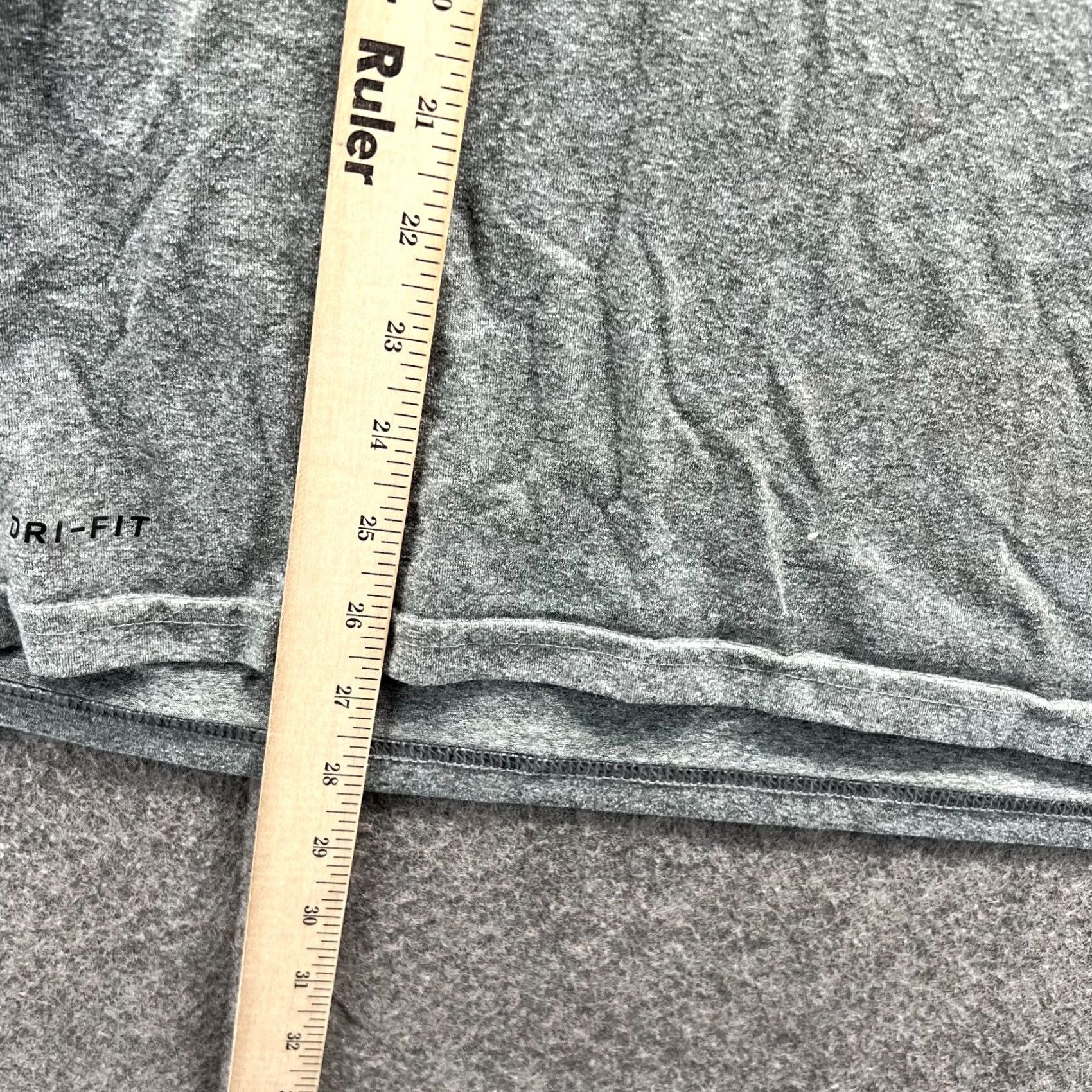 Nike Nike Dri-Fit Shirt Men XXL Gray Heather Jersey Crewneck Swoosh Logo Athletic T-Shirt Short Sleeve Vintage? No Size US XXL / EU 58 / 5 - 4 Thumbnail