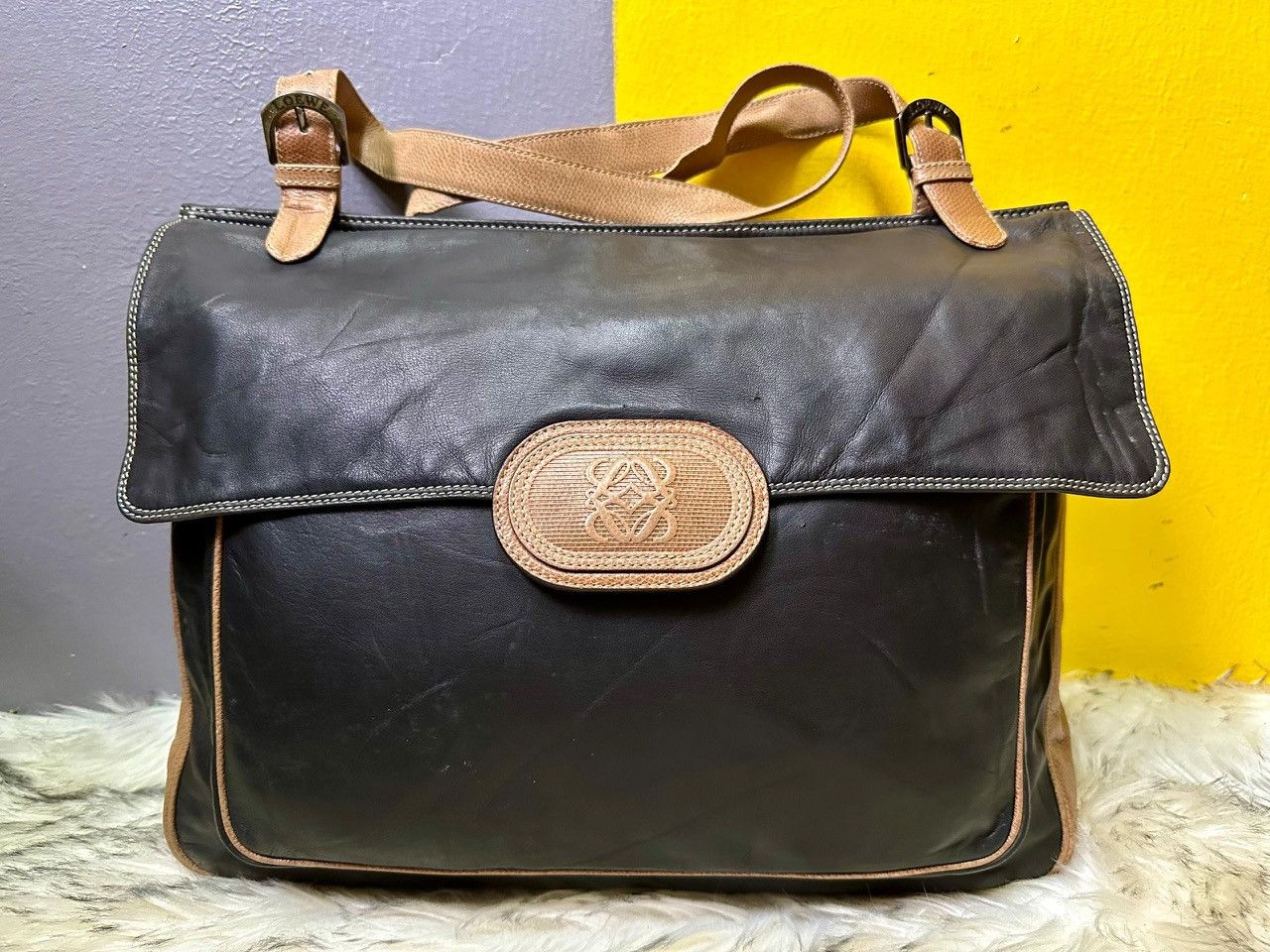 Loewe Authentic Loewe Anagram Two Tone Leather Shoulder Bag Size ONE SIZE - 1 Thumbnail