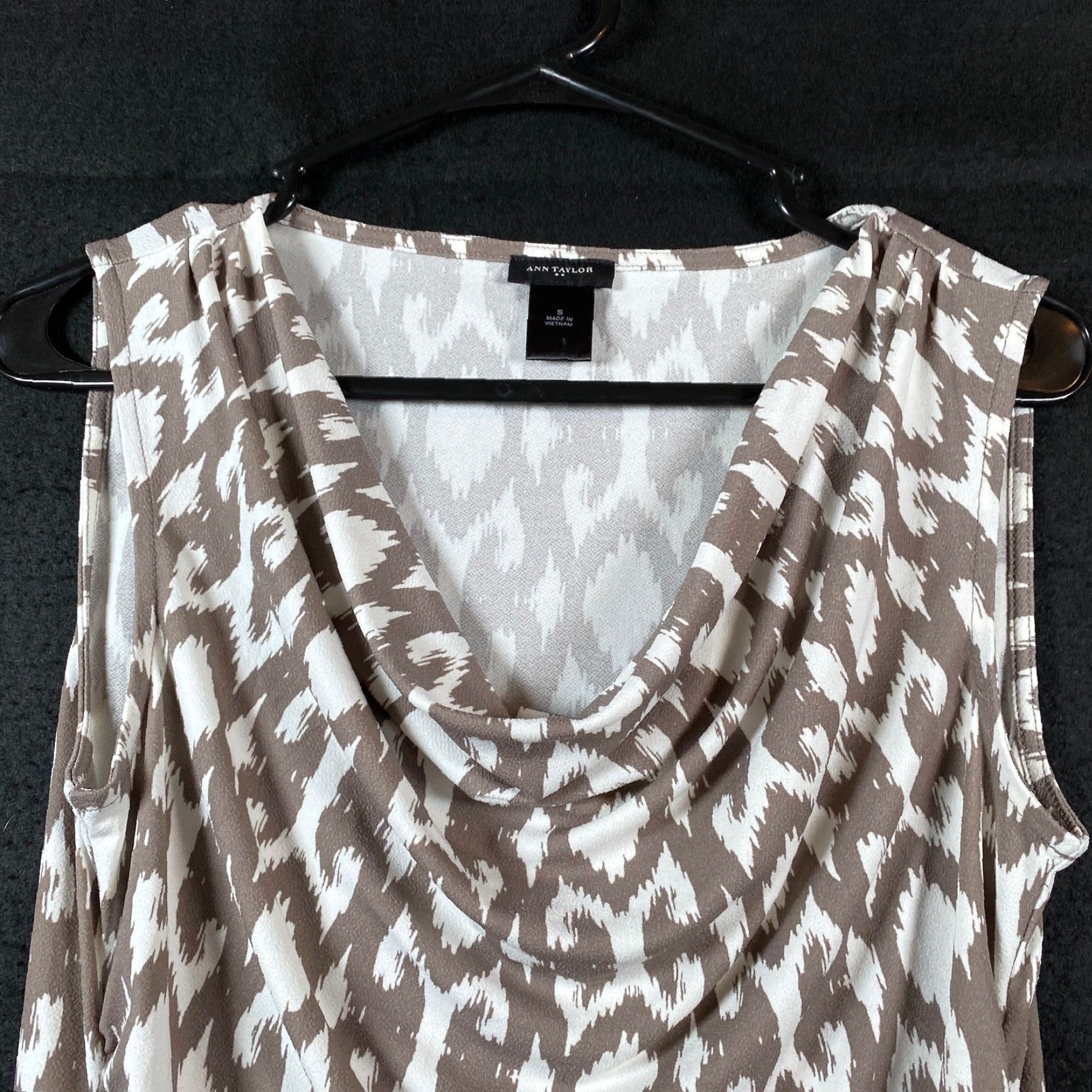 Ann Taylor Ann Taylor Blouse Sleeveless Brown White Cowl Neck Scoop Neck Geometric Pattern Regular S Womens Shirt Size S / US 4 / IT 40 - 2 Thumbnail