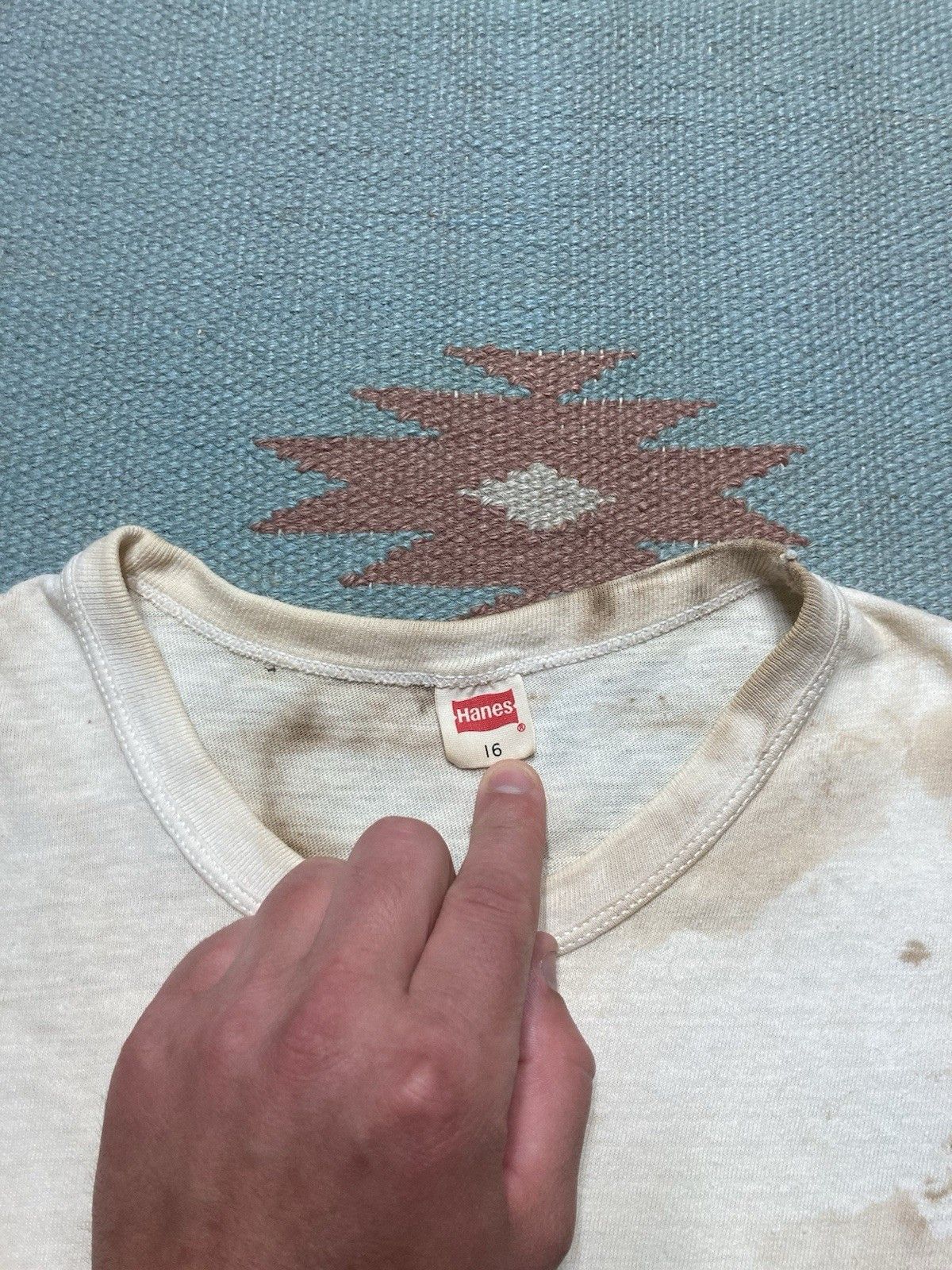 Vintage 70s blank white t shirt Hanes grunge distressed 16 baby tee Size S / US 4 / IT 40 - 6 Thumbnail