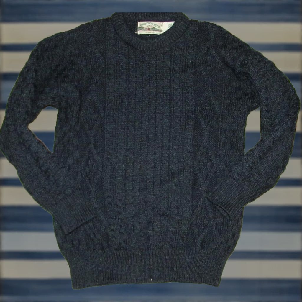 Vintage ARAN CRAFTS Navy Blue Wool Cableknit Ireland Sweater Small Size US S / EU 44-46 / 1 - 1 Thumbnail