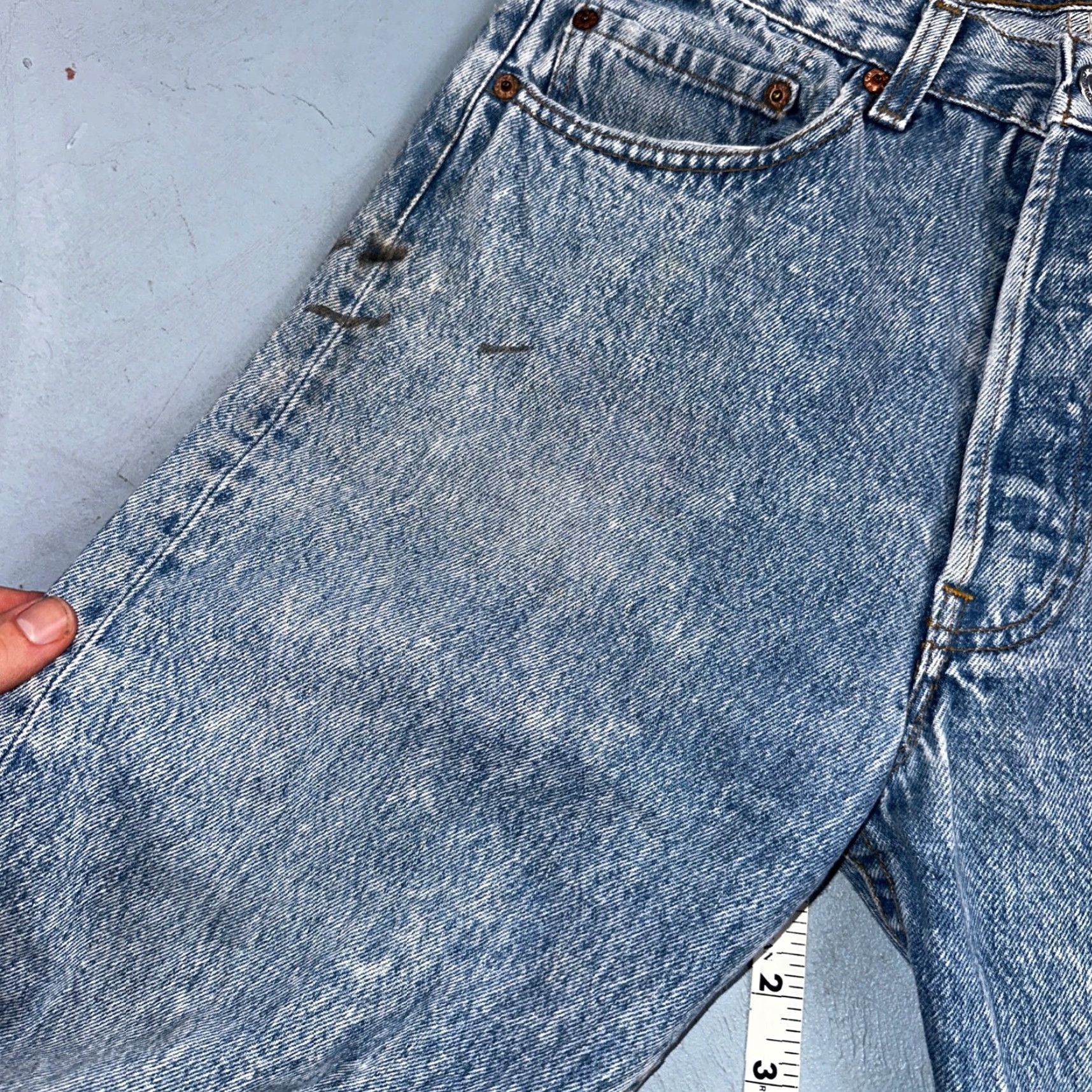Levi's VINTAGE Levi's 501 Jeans 90s USA Straight Leg Blue Light Wash 32x30 Men Regular Denim Cotton Size US 32 / EU 48 - 7 Thumbnail