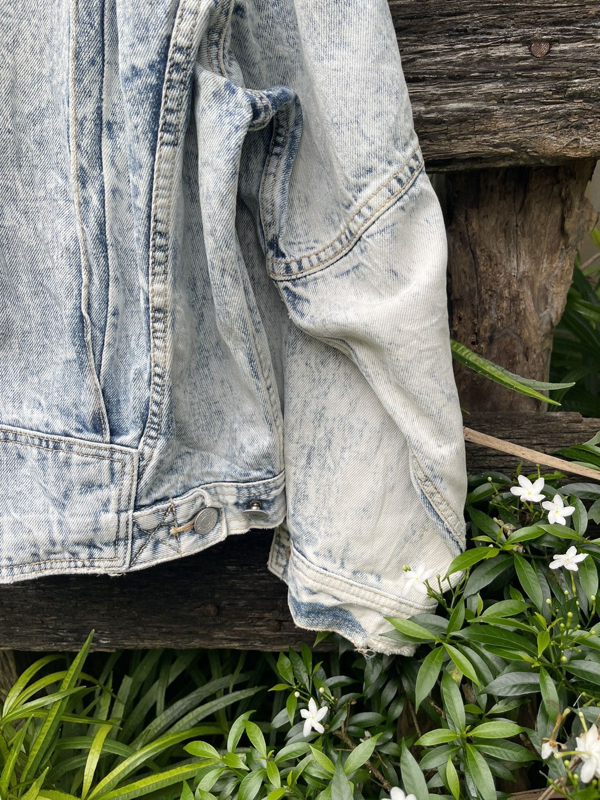 Edwin Vintage Edwin Acid Wash Denim Jacket Made in Japan (Size L) Size US L / EU 52-54 / 3 - 16 Thumbnail
