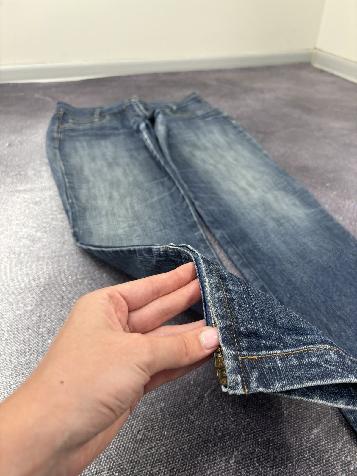 Trussardi Vintage Trussardi Women’s Bottoms Zip Faded Blue Denim Jeans Size 31" - 5 Thumbnail