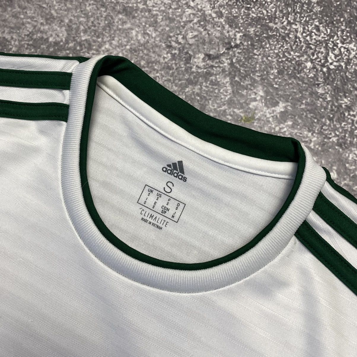 Adidas Vintage Adidas Wales 2017 National football team jersey Size US S / EU 44-46 / 1 - 6 Thumbnail