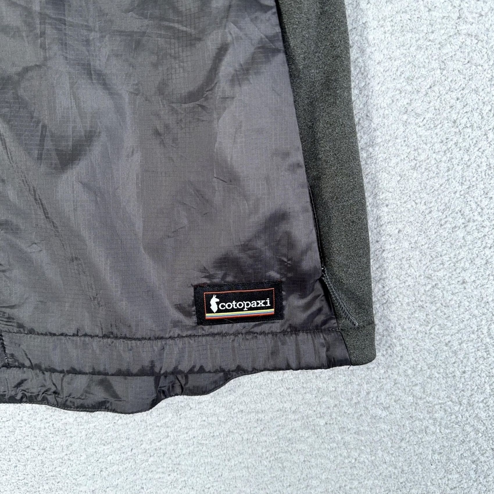 Cotopaxi Cotopaxi Altiplano Vest Mens M Charcoal Polartec Fleece Insulated Zip Pocket Lined Pockets Logo Outdoor Casual Travel Size US M / EU 48-50 / 2 - 6 Thumbnail