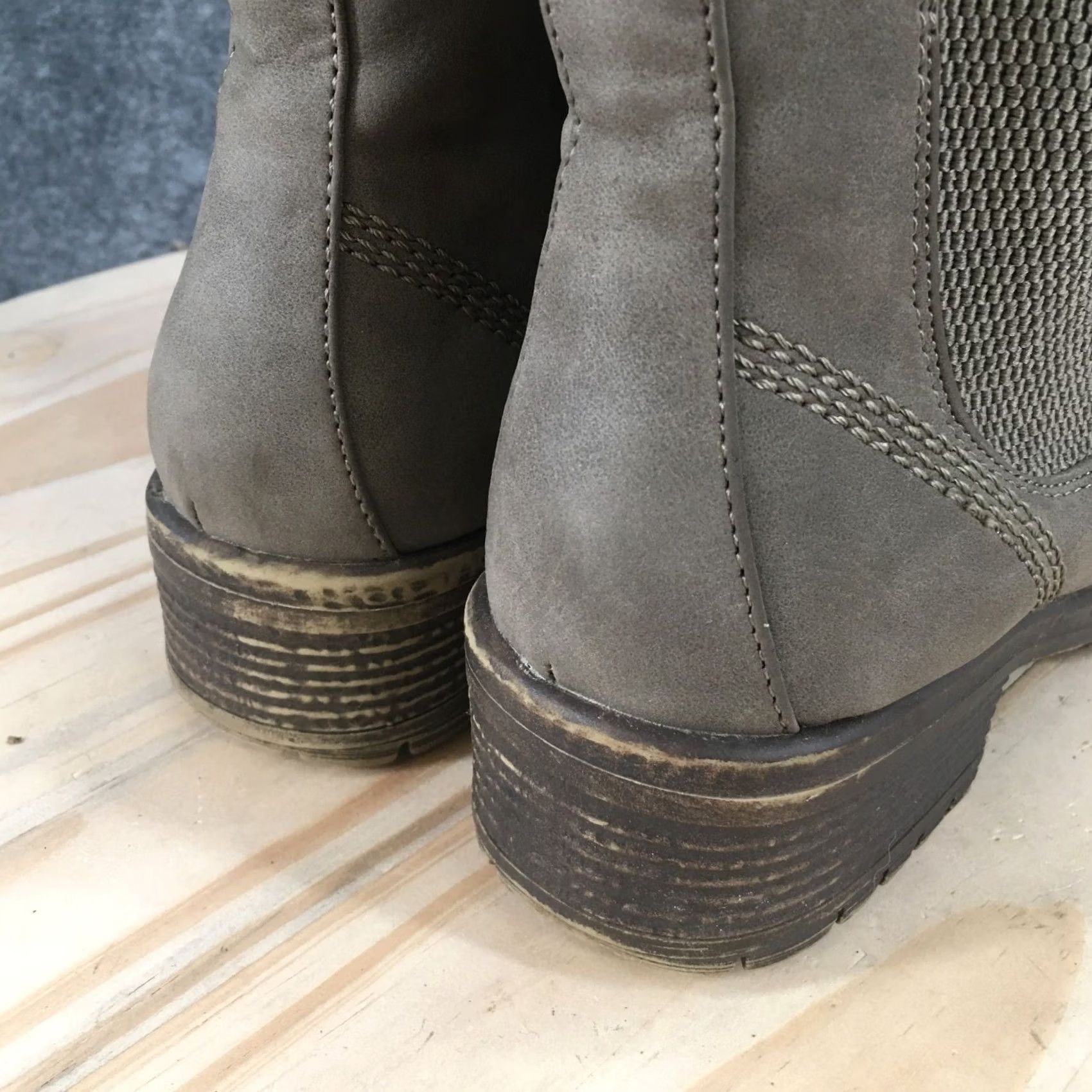 Vintage Maurices Boots Womens 8.5 M Anna Chelsea Booties Grey Faux Leather Ankle Top shoe Size M / US 6-8 / IT 42-44 - 4 Thumbnail