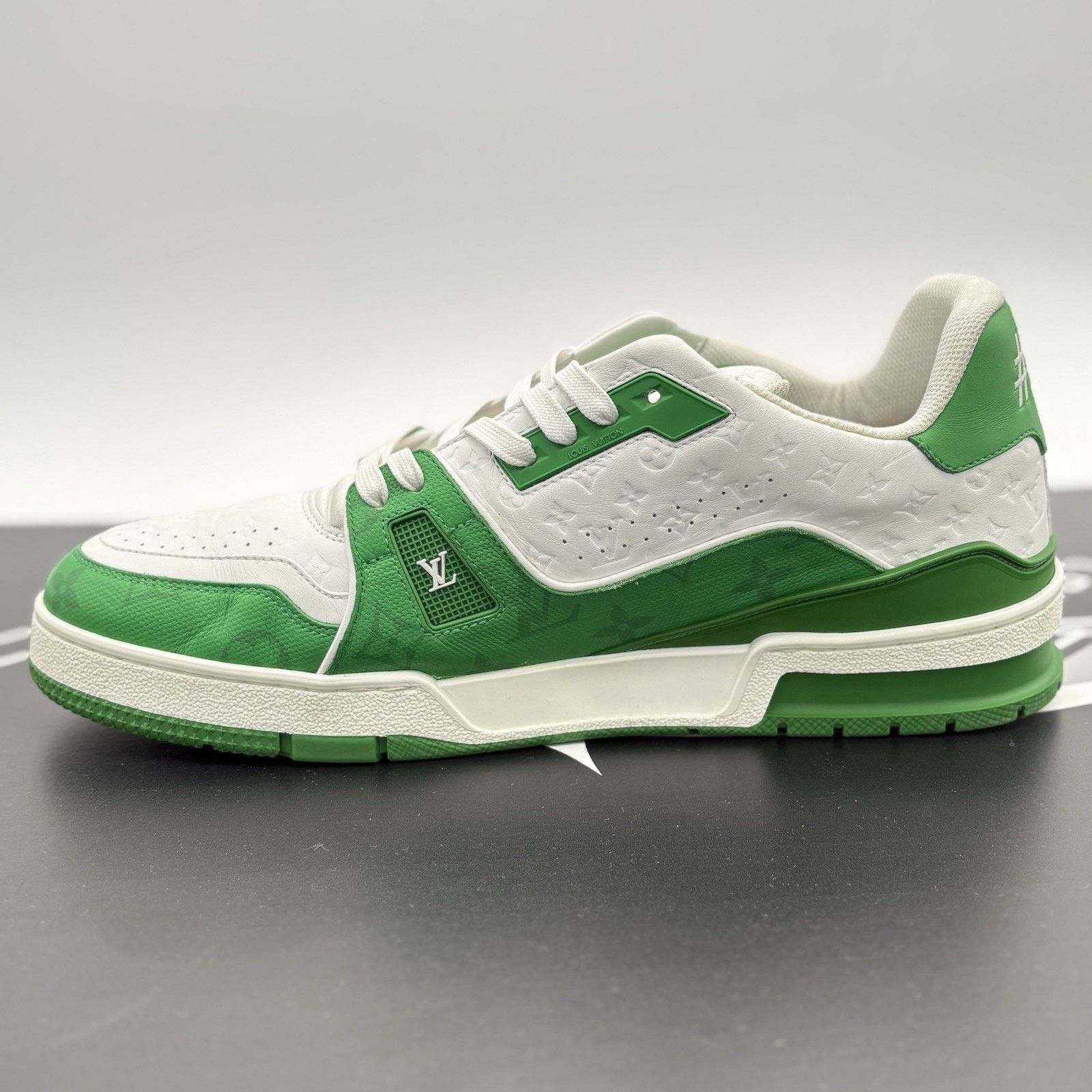 Louis Vuitton 10-10.5 US Louis Vuitton Trainer ' Green White ' VERY CLEAN Size US 10 / EU 43 - 4 Thumbnail