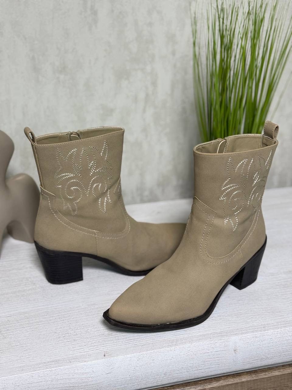 Cowboy Equipment VTG Women’s Ankle Boots Catwalk Size 38 Western Cowboy Styl Size US 8 / IT 38 - 2 Thumbnail