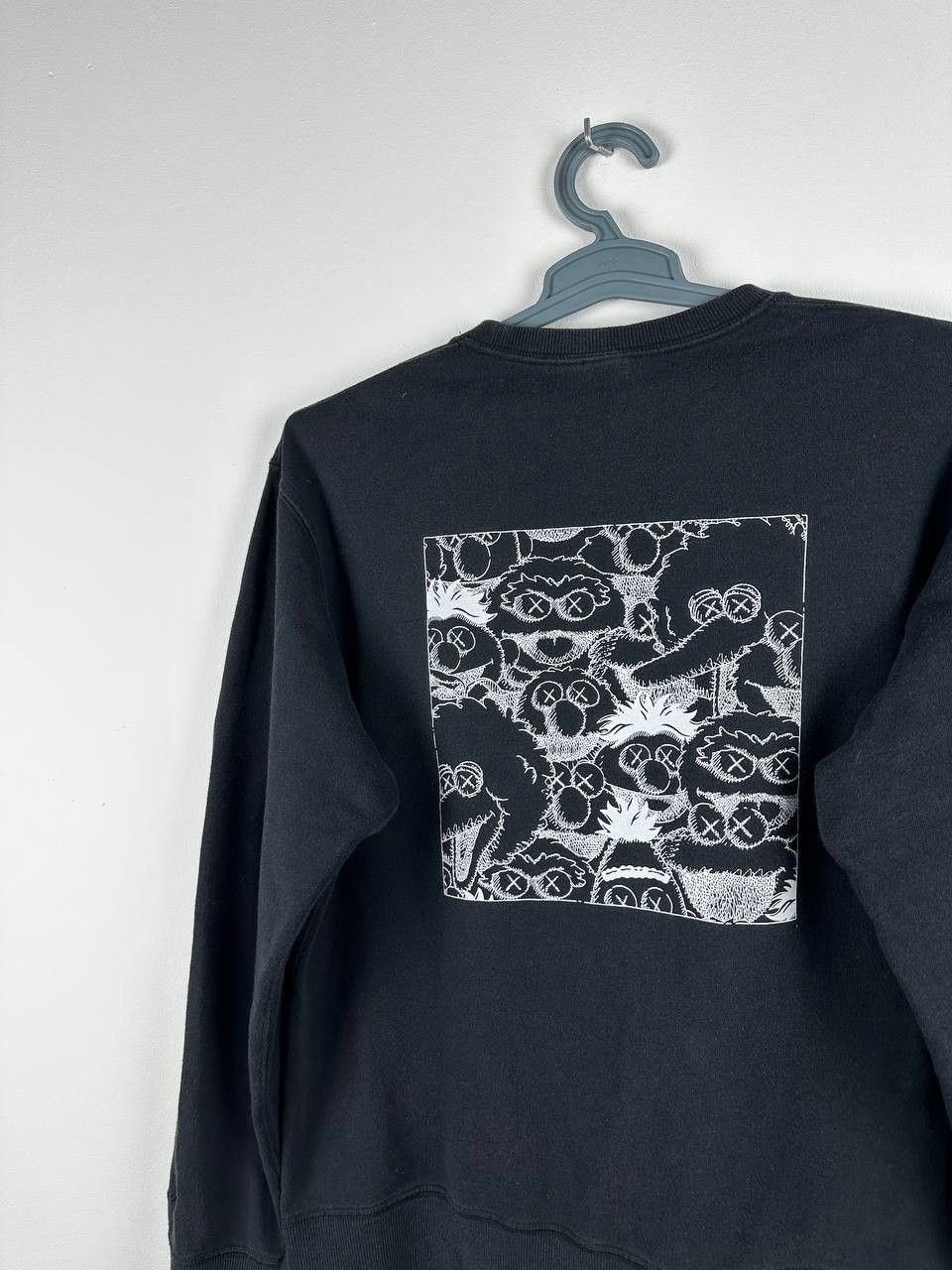 Kaws × Uniqlo KAWS x Uniqlo x Sesame Street Black Sweatshirt Size US S / EU 44-46 / 1 - 8 Thumbnail