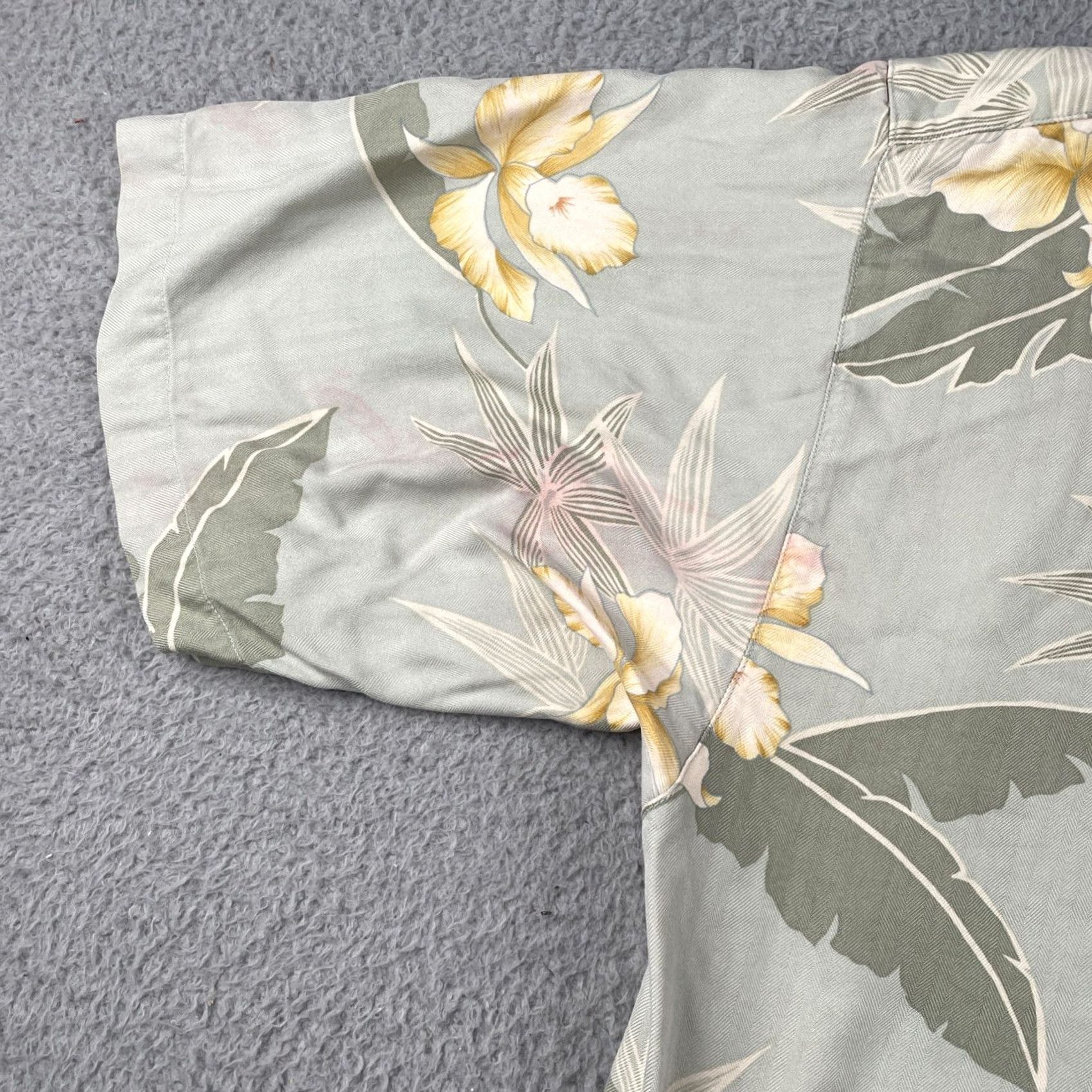 Tommy Bahama VINTAGE Tommy Bahama Shirt Green Floral Silk Button-Up Short Sleeve L Mens Size US L / EU 52-54 / 3 - 7 Thumbnail