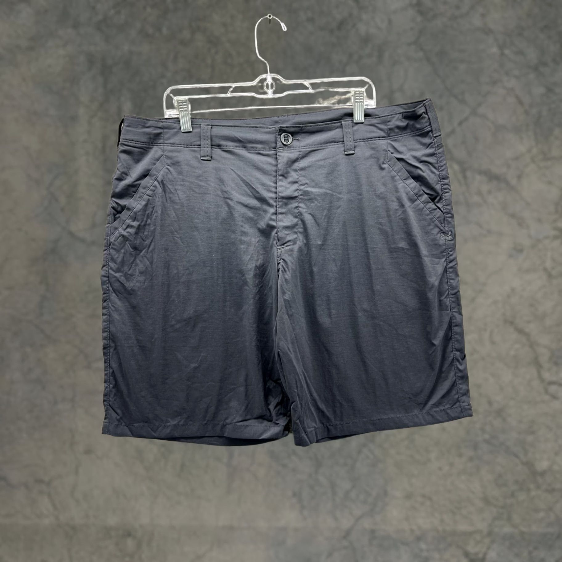 Under Armour Under Armour Shorts Mens 40 Black HeatGear Golf Chino Performance 10 Inseam Size US 40 / EU 56 - 1 Thumbnail