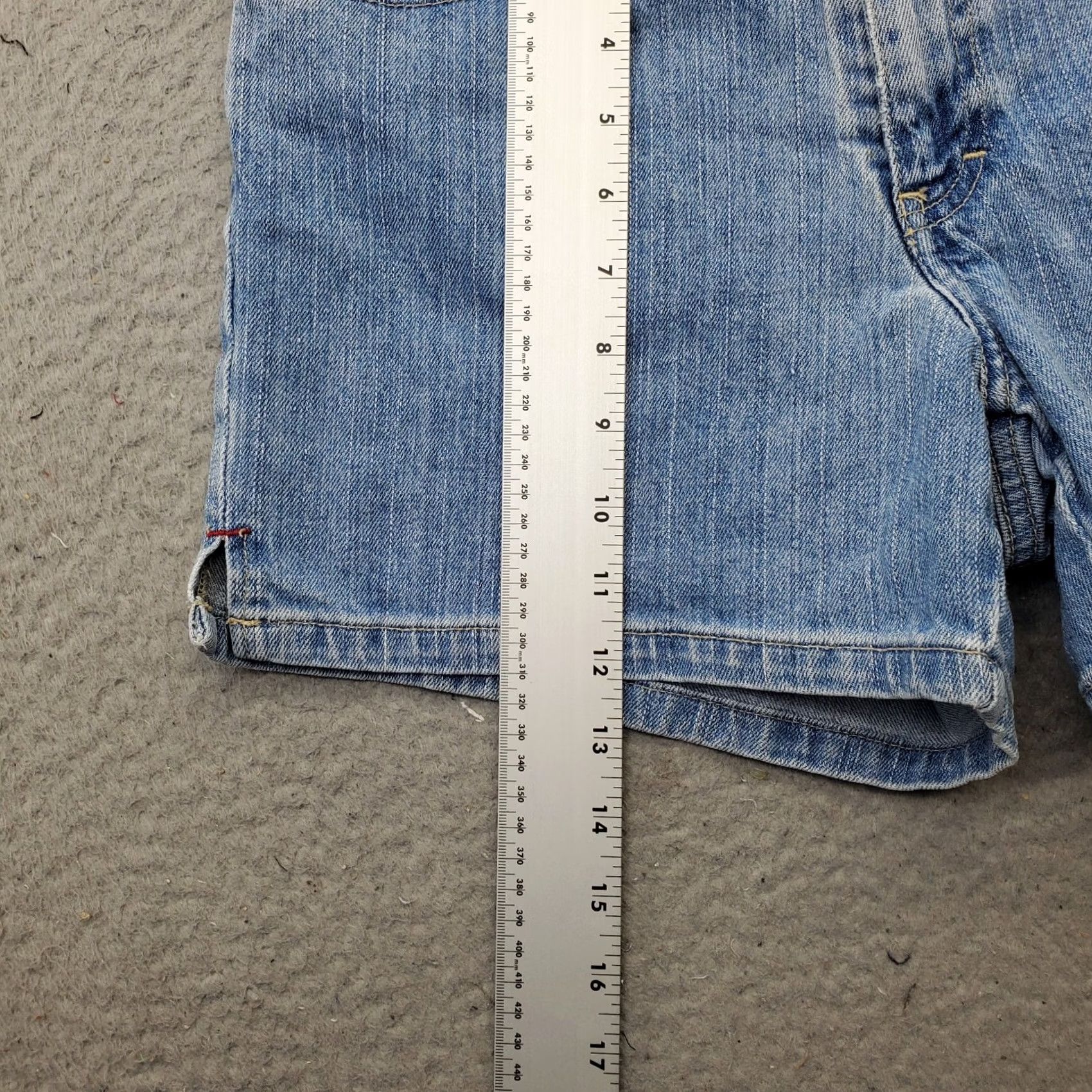 Tommy Hilfiger Tommy Hilfiger Womens 6 Blue Denim Medium Wash Flat Front Side Slit Mom Shorts Size 28" / US 6 / IT 42 - 6 Thumbnail