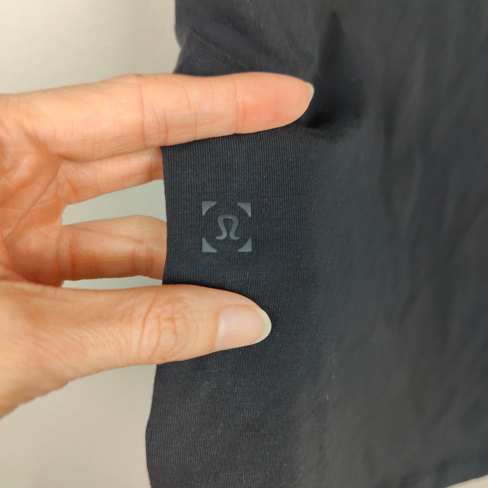 Lululemon Lululemon Essential Tee Shirt Mens Small Black Short Sleeve Size US S / EU 44-46 / 1 - 4 Thumbnail