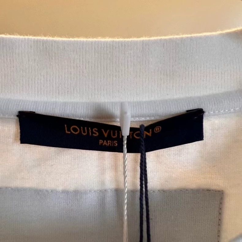 Louis Vuitton Louis Vuitton Embossed Logo chest short sleeve Size US XL / EU 56 / 4 - 3 Thumbnail