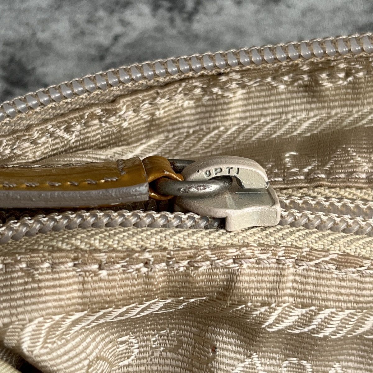 Prada Vintage Prada Tusseto Nastro Beige Shoulder Bag Size ONE SIZE - 6 Thumbnail