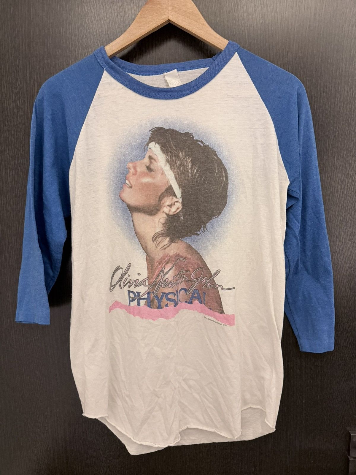 Other Vintage Olivia Newton John 1982 Tour Tshirt Size US M / EU 48-50 / 2 - 1 Thumbnail