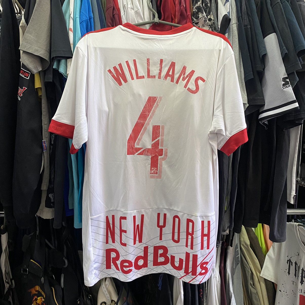 Vintage Men’s Adidas FC Red Bull Leipzig Williams soccer jersey Size US L / EU 52-54 / 3 - 2 Thumbnail
