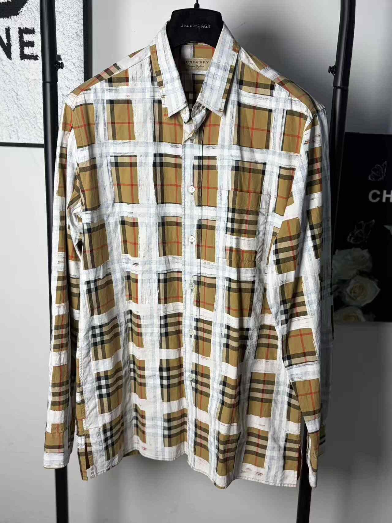 Burberry Burberry Graphic White Shirt l Men Size US L / EU 52-54 / 3 - 1 Thumbnail