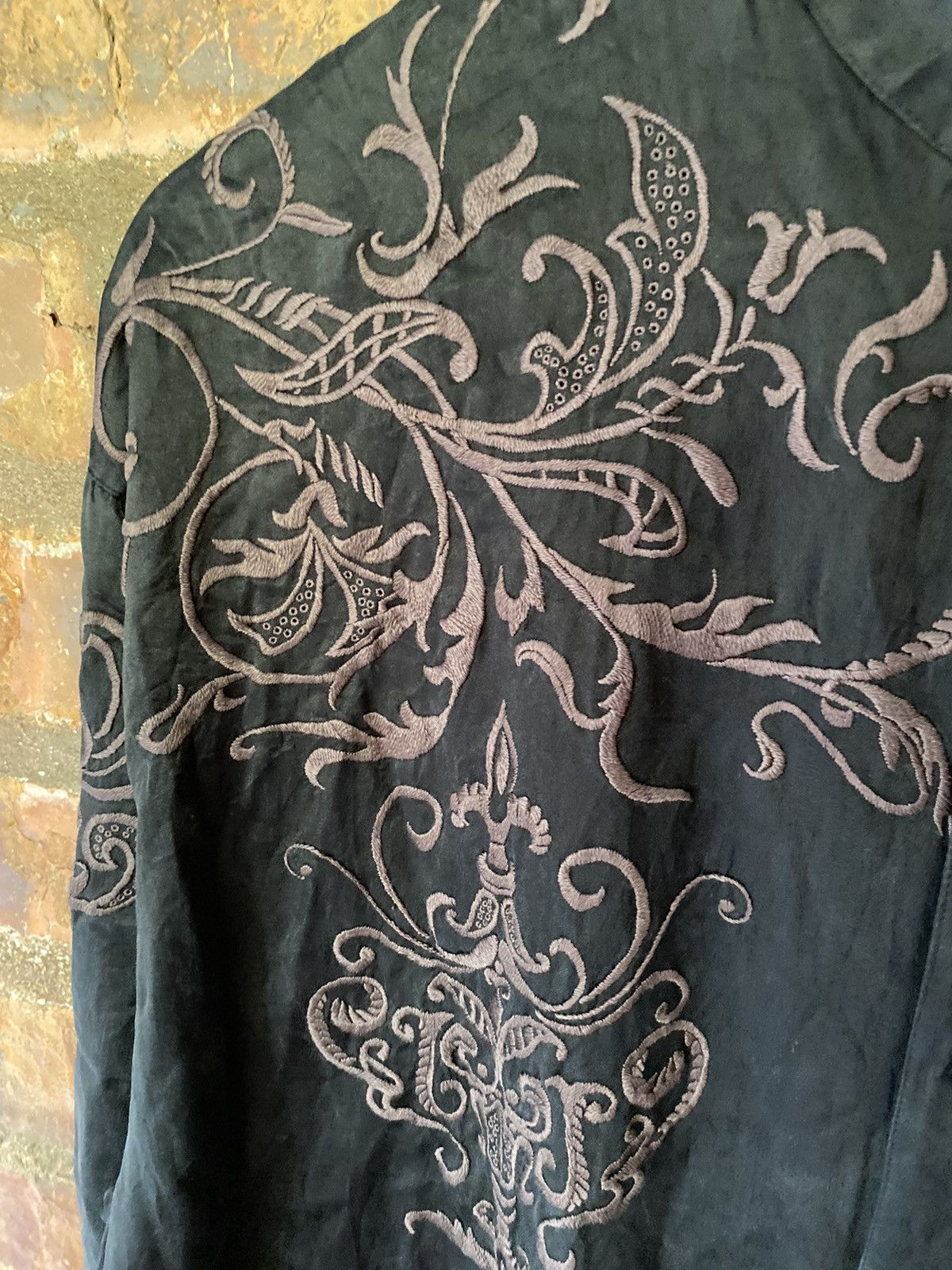 Yoshiyuki Konishi 🔥 1990s 100% Silk Tribal Embroidered shirt Size US L / EU 52-54 / 3 - 6 Thumbnail